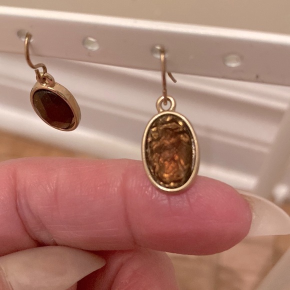 ✅Gold  tone earrings w/ geometric shape Baltic amber synthetic stones 🧡🤎💛 - Picture 3 of 3